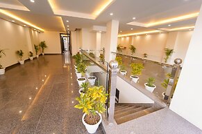 Lime Tree 2 Bhk Apartment Golf Course
