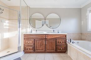 Luxury Villa - Mississauga Square One