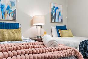 Luxury Villa - Mississauga Square One