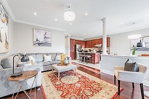 Luxury Villa - Mississauga Square One