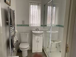 Cottage - Sleeps 4 - Dog Friendly - Parking