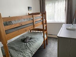 Cottage - Sleeps 4 - Dog Friendly - Parking