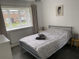 Cottage - Sleeps 4 - Dog Friendly - Parking