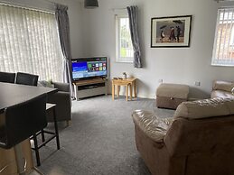 Cottage - Sleeps 4 - Dog Friendly - Parking