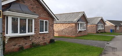 Cottage - Sleeps 4 - Dog Friendly - Parking