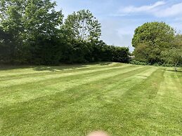 Cottage - Sleeps 4 - Dog Friendly - Parking