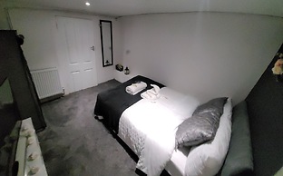 Hidden Treasure- 2 Beds Sleeps 3 Gillingham