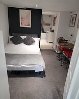 Hidden Treasure- 2 Beds Sleeps 3 Gillingham