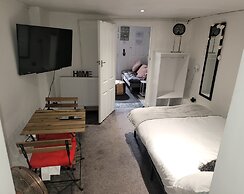 Hidden Treasure- 2 Beds Sleeps 3 Gillingham