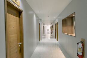 Madonna Hometel and Suites New Pandan