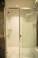 Madonna Hometel and Suites New Pandan