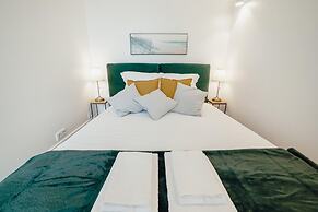 Downtown Premium Apartment by Vacationy