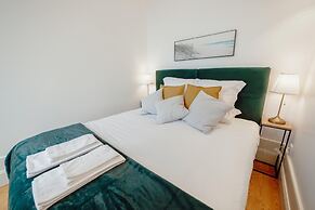 Downtown Premium Apartment by Vacationy