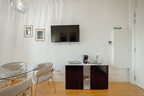 Downtown Premium Apartment by Vacationy