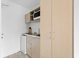 Central City 1Br Apartment