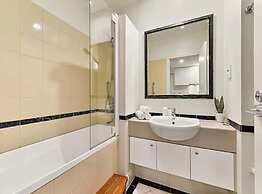 Spacious Apartment In Central Auckland