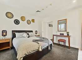 Spacious Apartment In Central Auckland