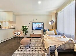 Spacious Apartment In Central Auckland