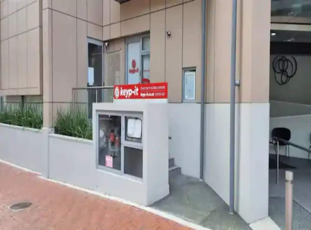 Sky Tower Views | 2 Bed 2 Bath CBD | Zodiak Stays