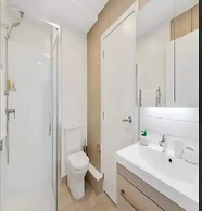 Sky Tower Views | 2 Bed 2 Bath CBD | Zodiak Stays