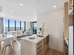 Sky Tower Views | 2 Bed 2 Bath CBD | Zodiak Stays