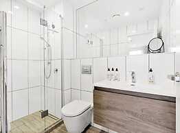 Convenient Modern 2-Bedroom Unit With Free Parking