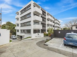 Convenient Modern 2-Bedroom Unit With Free Parking
