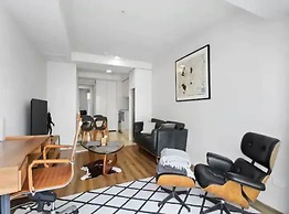Central Modern Apt. w/ Working Space Zodiak Stays