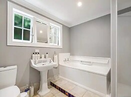 One-Bedroom Parnell Charmer