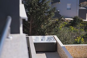 Tomana Apartment with Jacuzzi