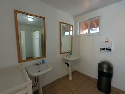 Lakepoint Cottage Resort