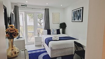 Stunning 1-bed Apartment in Harrow With Parking