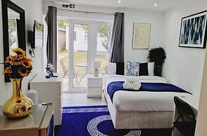 Stunning 1-bed Apartment in Harrow With Parking