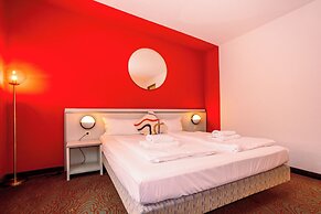 Hessenland Hotel by Stay Awesome
