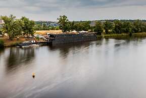 Botel Marina