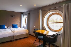 Botel Marina