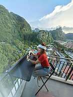 Mountain & Theme Park Views' Cozy Suite