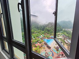 Mountain & Theme Park Views' Cozy Suite