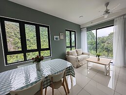 Mountain & Theme Park Views' Cozy Suite