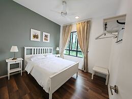 Mountain & Theme Park Views' Cozy Suite