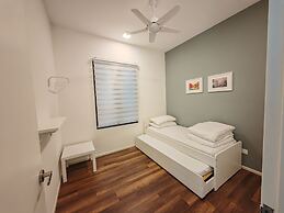 Mountain & Theme Park Views' Cozy Suite