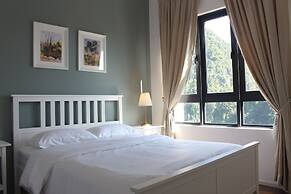 Mountain & Theme Park Views' Cozy Suite