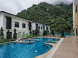 Mountain & Theme Park Views' Cozy Suite