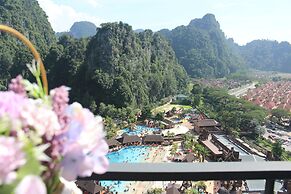 Mountain & Theme Park Views' Cozy Suite