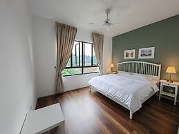 Mountain & Theme Park Views' Cozy Suite