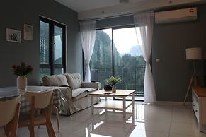 Mountain & Theme Park Views' Cozy Suite