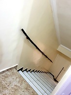 12 Km Surf house