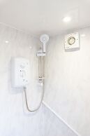 Stunning 4 Bed Sleeps 8 Cottage Parking