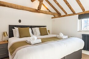 Stunning 4 Bed Sleeps 8 Cottage Parking