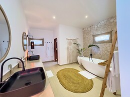 Alma Boutique Hotel